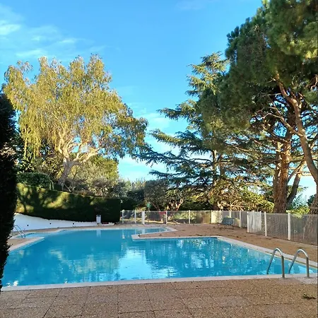A Avec Piscine Lägenhet